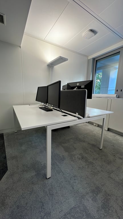 Bureau multiposte 160x160 Kinnarps - Série P