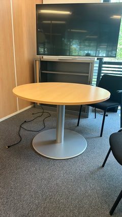 Table de réunion ronde 109x109 en chêne clair - 3-4