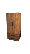 Armoire haute en bois massif