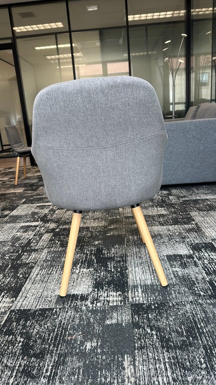 Chaise de réunion en tissu gris - arriere