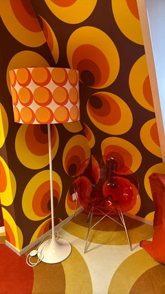 Chaise de cafétéria en plastique rouge avec pieds en métal - 3-4