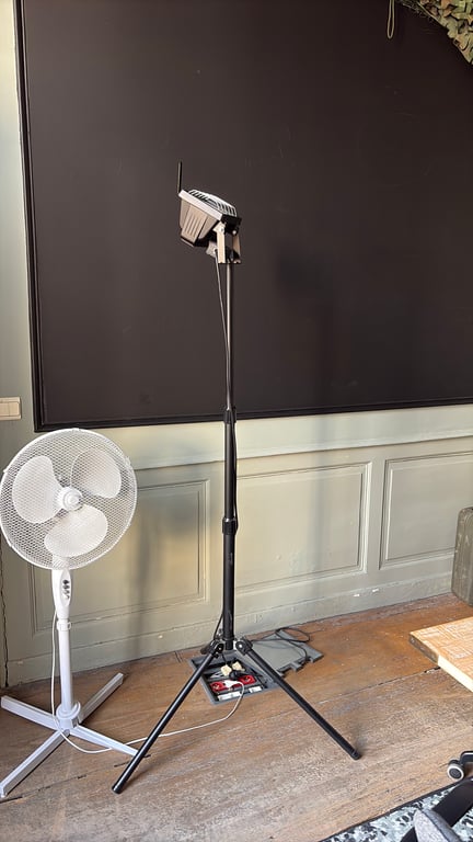 Luminaire sur pied en métal noir - 3-4
