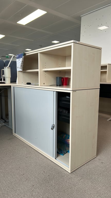 Armoire basse à portes coulissantes avec 5 étagères - 3-4