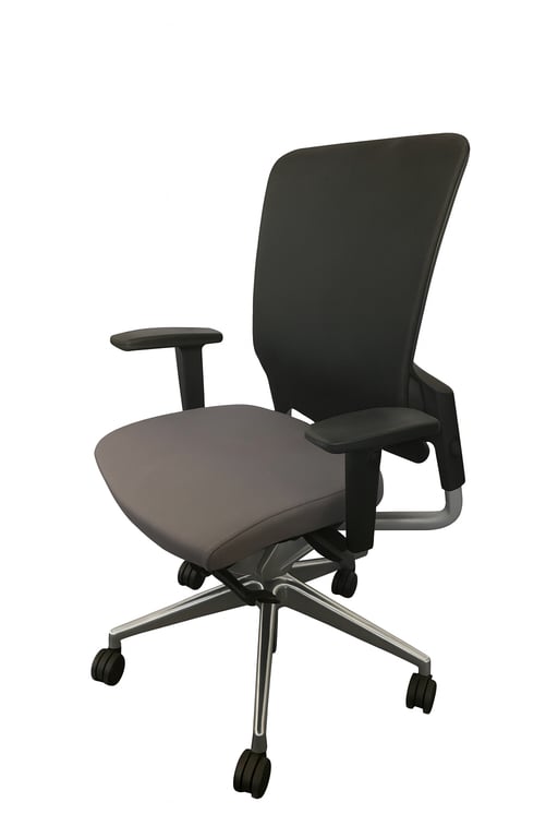 Fauteuil de bureau modèle E8 avec dossier en résille et piètement étoile