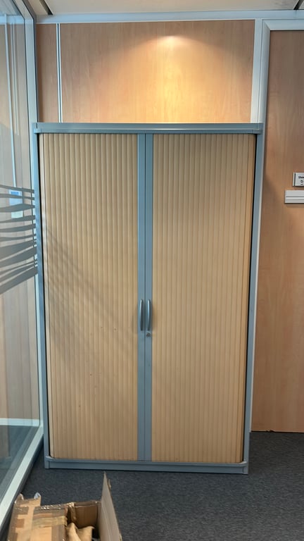 Armoire Haute en Métal avec Portes Coulissantes - face