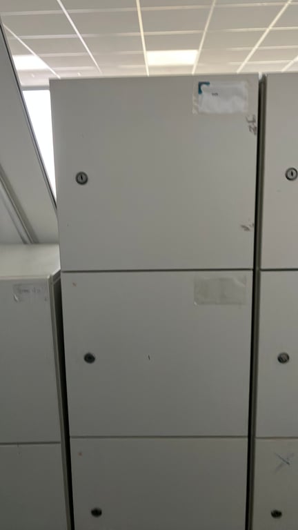 Bloc de 4 - Casier de rangement à portes battantes - portes