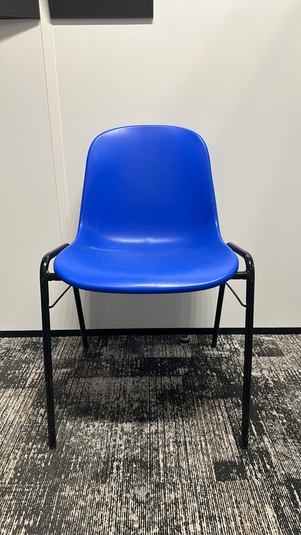 Chaise de cafétéria Manutan Bleu - face