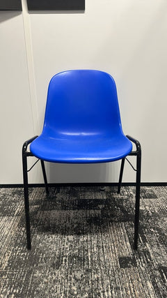 Chaise de cafétéria Manutan Bleu - face