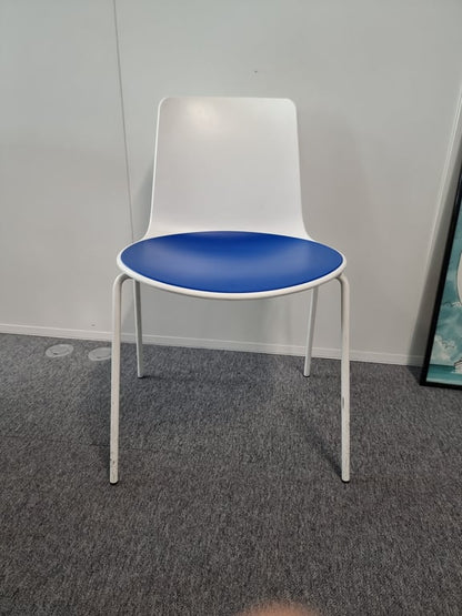Chaise de réunion Lotus - Dossier Plein, Coque, Bleu et Blanc