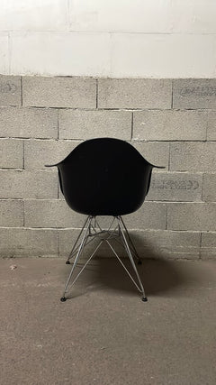 Fauteuil Vitra DAR Noir - ambiance