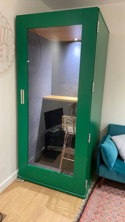 Cabine acoustique en bois et verre