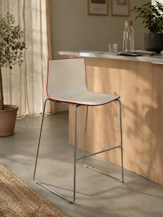 Chaise haute Arper Catifa 46 blanche et rouge