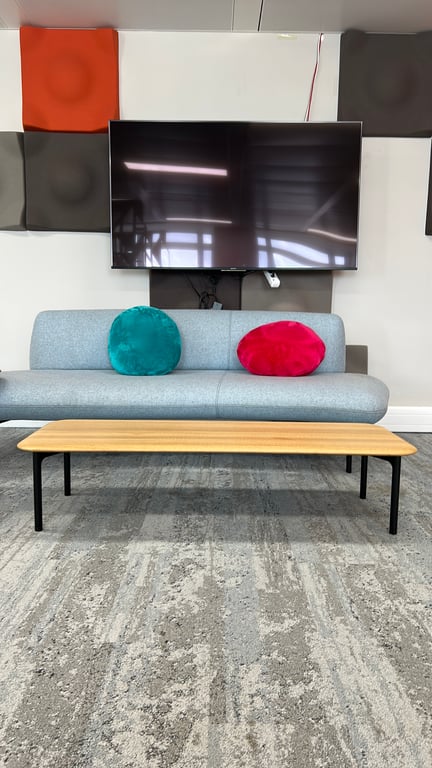 Table basse rectangulaire 135x50 en bois et métal - face