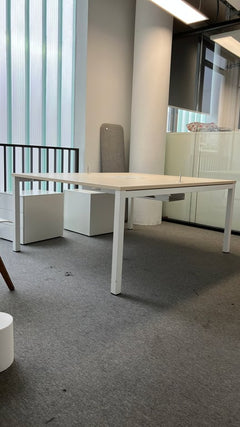 Sans marque - Bench2 places plateau bois pieds blanc - Bureau multiposte 2 places avec plateau bois et pieds blancs - 3-4