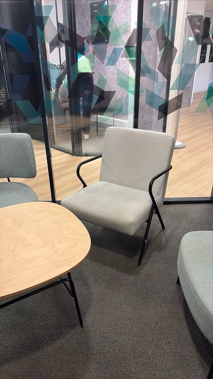 Fauteuil tissu gris clair et métal - 3-4
