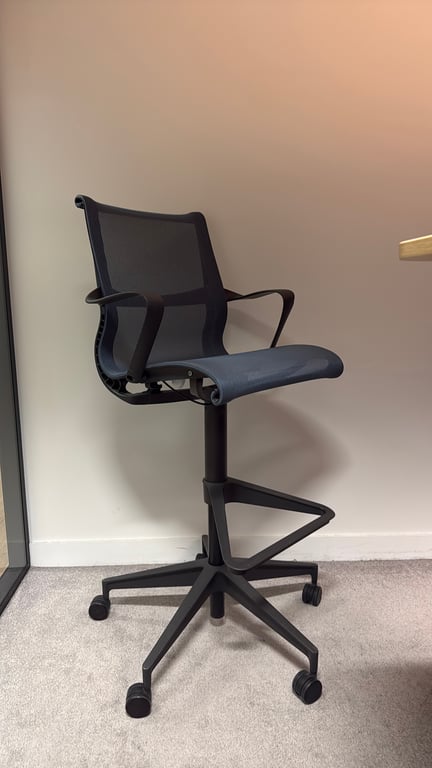 Fauteuil de bureau avec roulettes et dossier plein