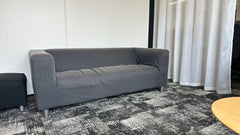 Canapé rectangulaire en tissu gris avec accoudoirs - 3-4