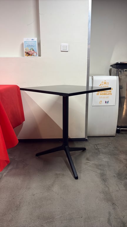 Table rectangulaire 60x60 en aluminium rabatable - 3-4