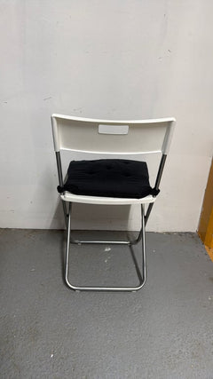 Chaise de cafétéria IKEA Gunde blanc avec coussin - ambiance