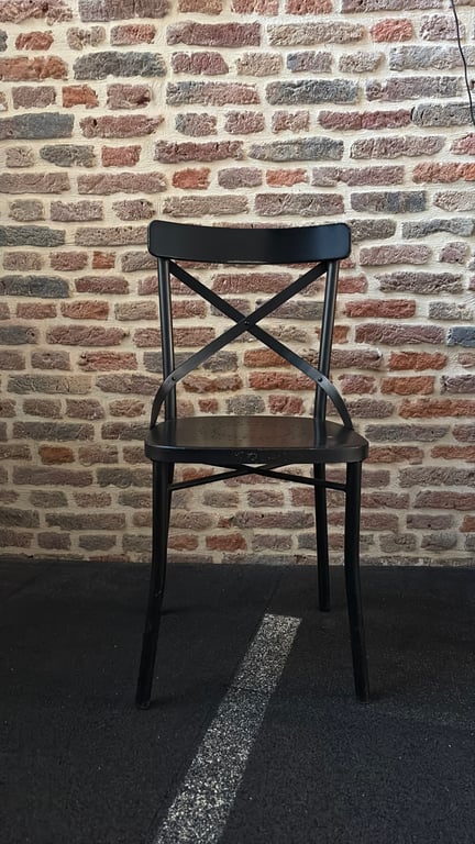 Chaise de réunion en métal avec dossier plein et piètement droit - 3-4