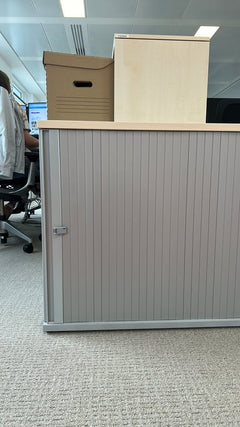 Armoire basse à rideaux - portes