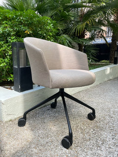 Chaise de réunion Viccarbe avec accoudoirs et roulettes