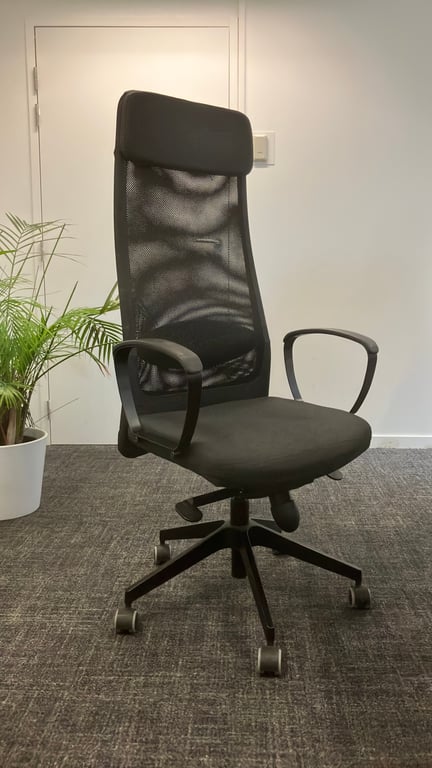 Fauteuil de bureau modèle Markus avec têtière