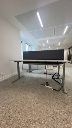 Bureau réglable 180x80 - Bene Level lift - avec cloison - face