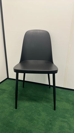 Chaise de cafétéria en polypropylène noir - face