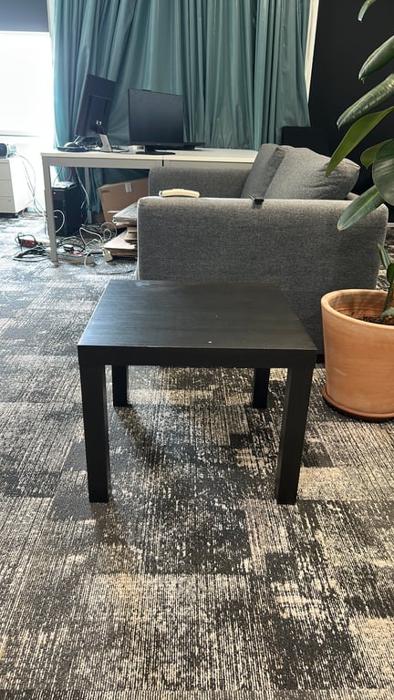Table basse IKEA Lack noire - face