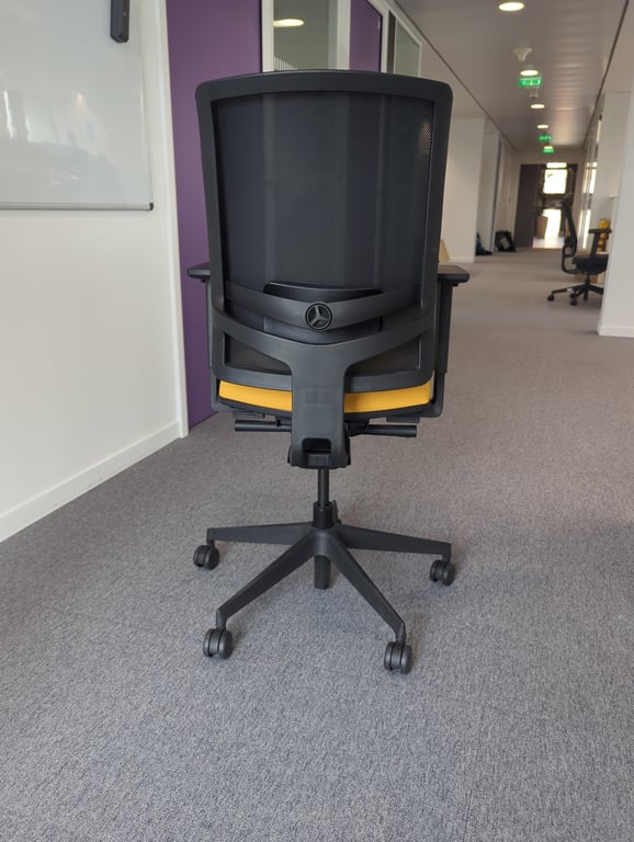 Fauteuil de bureau en résille avec piètement étoile