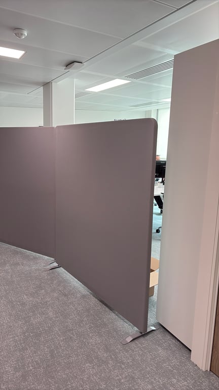 Cloison avec tissu gris clair