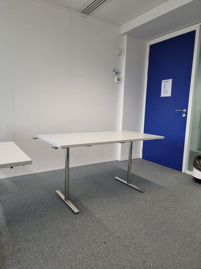 Table polyvalente rectangulaire avec roulettes
