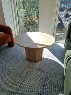 Table basse ronde 80 cm mélaminé chêne clair - 3-4