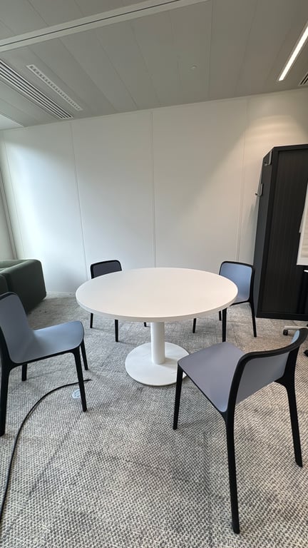 Table de réunion ronde blanche 125 cm - ambiance