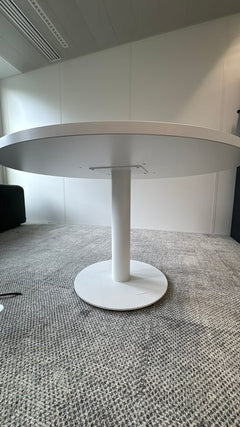 Table de réunion ronde blanche 125 cm - dessous