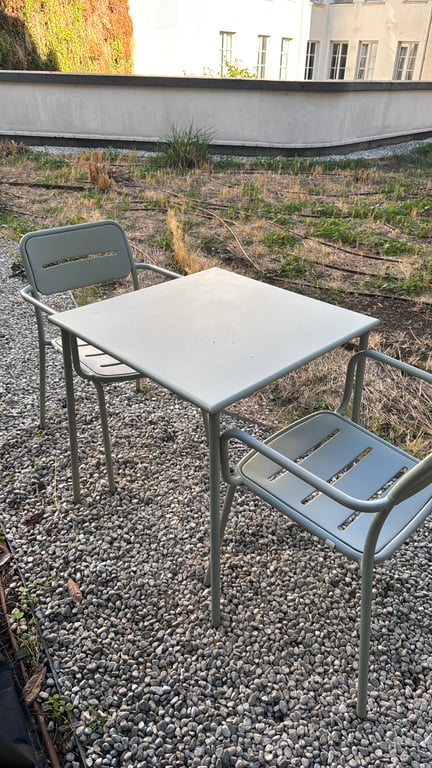 Table d'extérieur en métal 70 x 70 cm - ambiance