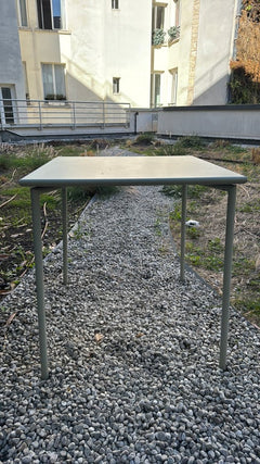 Table d'extérieur en métal 70 x 70 cm - face