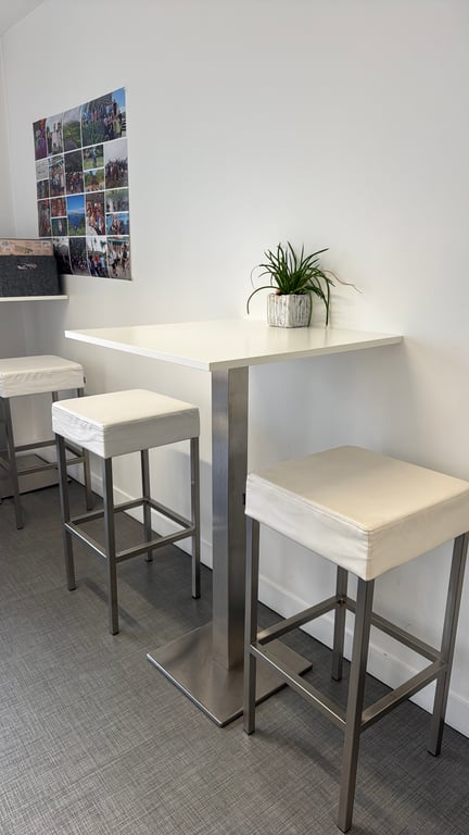 Table haute rectangulaire 70x70 cm - ambiance