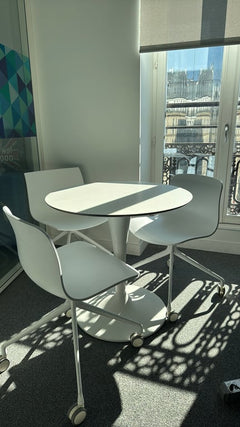 Table ronde polyvalente blanche - ambiance