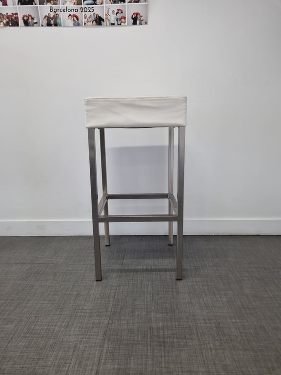 Tabouret haut Pedrali Cube blanc - face