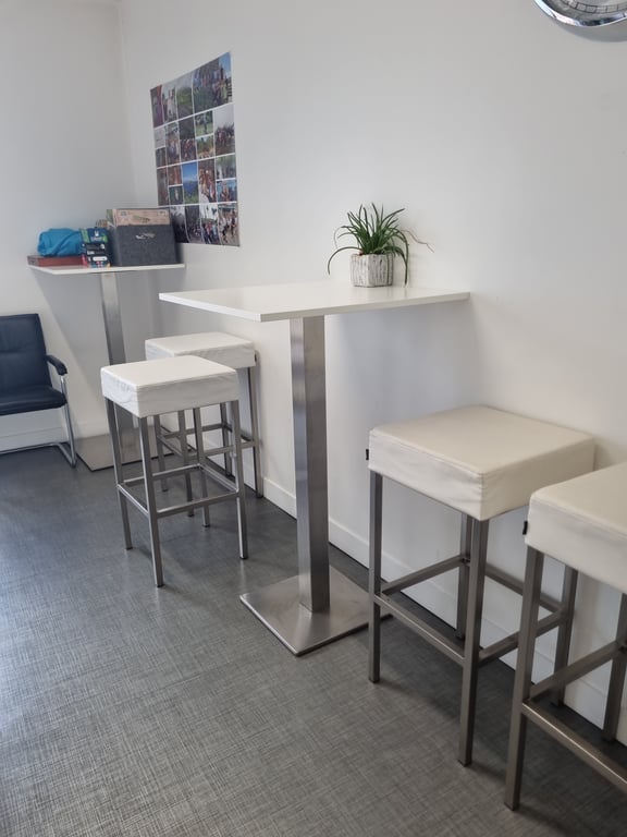 Tabouret haut Pedrali Cube blanc - ambiance