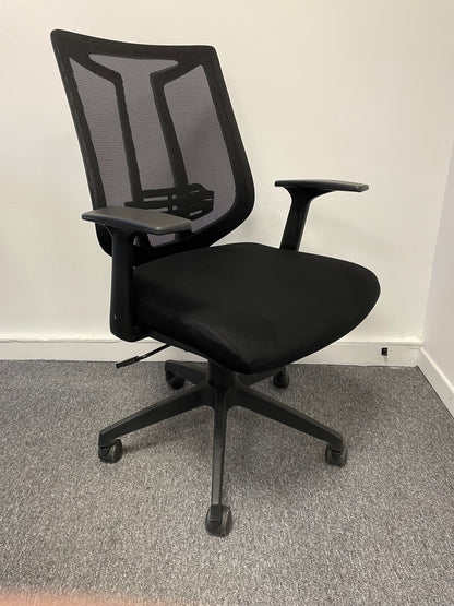 Chaise de bureau d'occasion pas cher avec accoudoirs ajustables